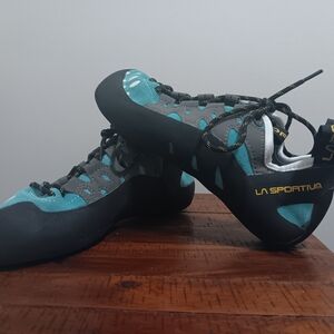 La Sportiva Men's Athletic Shoes - Teal and Black